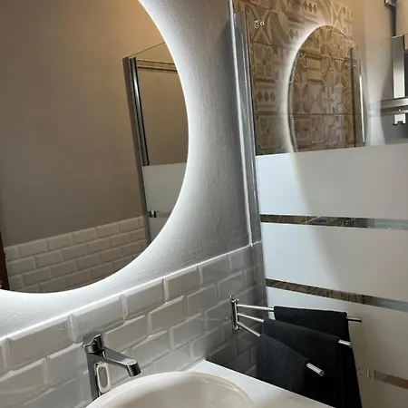 Stylish 3 Km Away From Duomo - Netflix, Wi-fi, All Comforts Included Apartment Milan