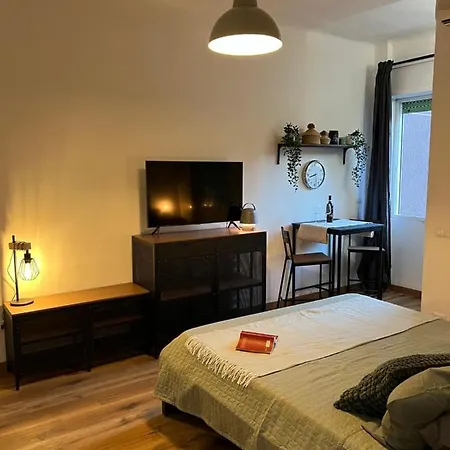 Stylish 3 Km Away From Duomo - Netflix, Wi-fi, All Comforts Included