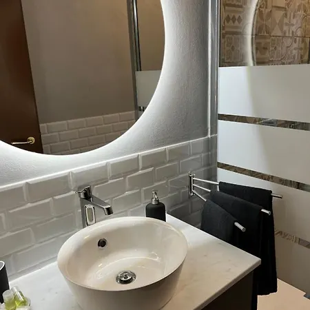 Appartamento Stylish 3 Km Away From Duomo - Netflix, Wi-fi, All Comforts Included Milano